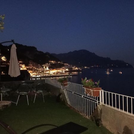 Appartamento Di Raphael Con Discesa Privata Al Mare Amalfi Bagian luar foto