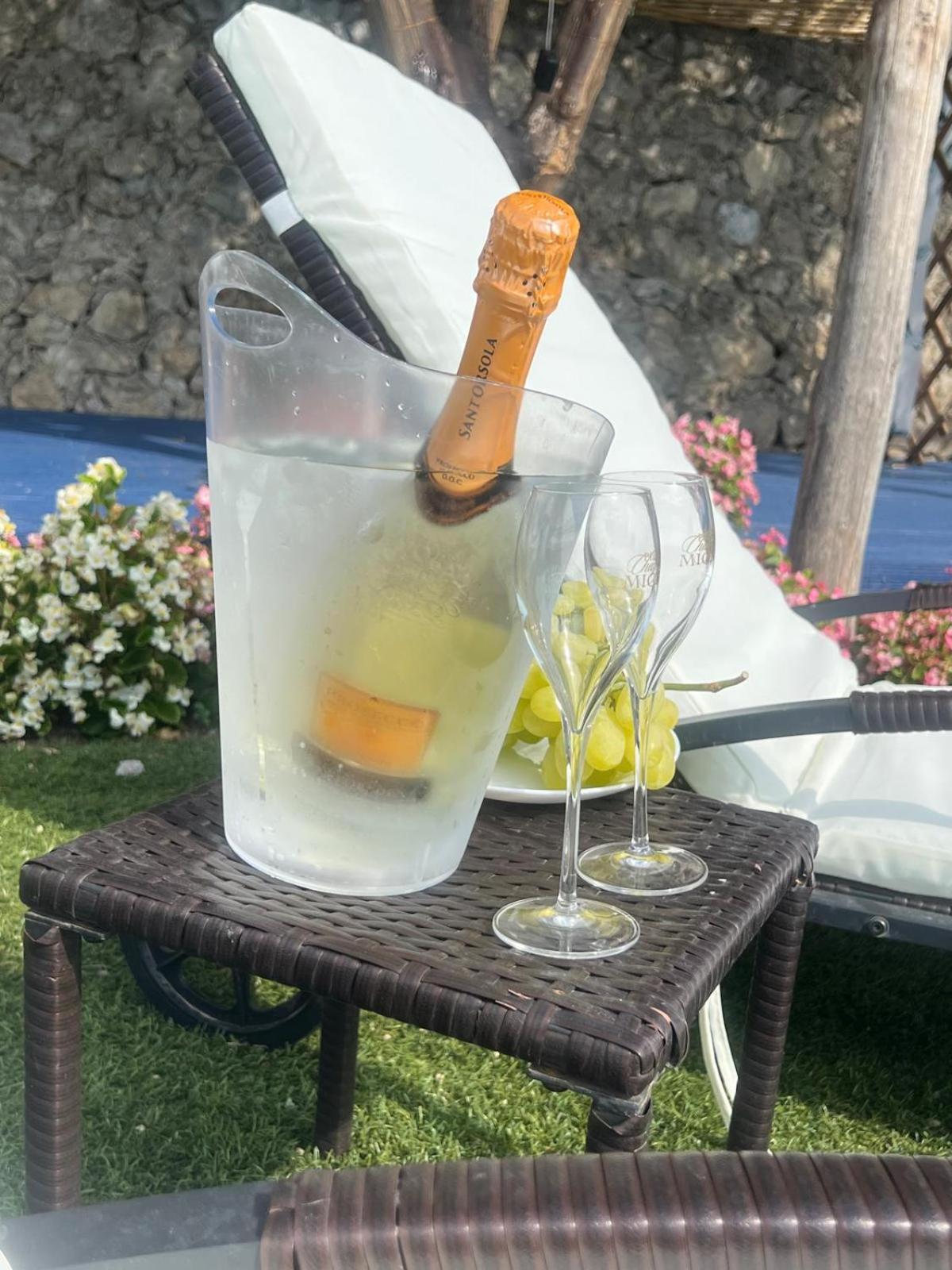 Appartamento Di Raphael Con Discesa Privata Al Mare Amalfi Bagian luar foto
