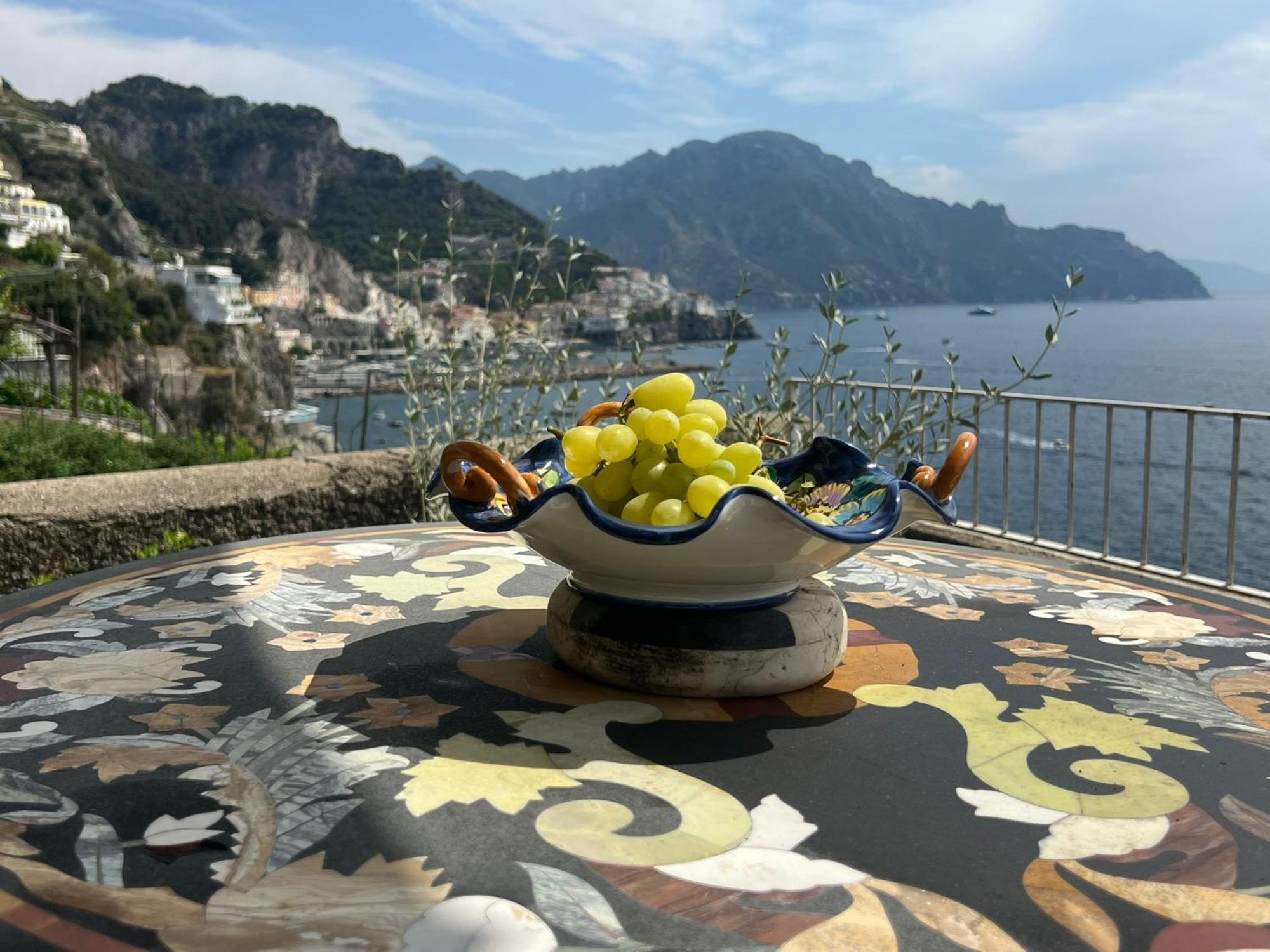 Appartamento Di Raphael Con Discesa Privata Al Mare Amalfi Bagian luar foto